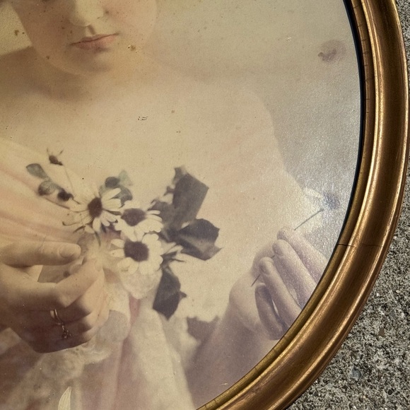Antique 1898 "He Loves Me Not" Oval Portrait with Gold Frame - Picture 4 of 7